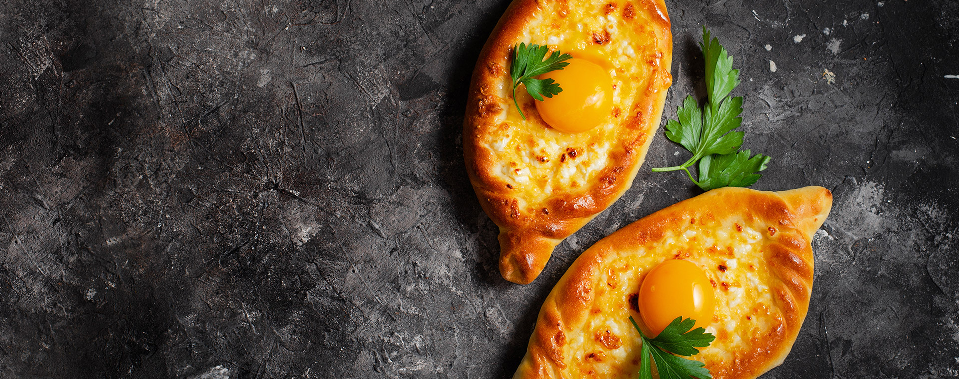 Cheesy flatbread with raw egg on top