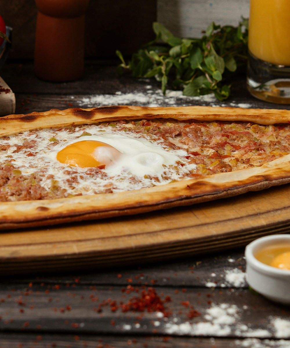 Apple flatbread with a egg on top